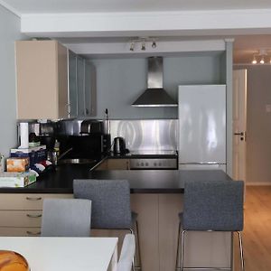Dinbnb Apartments I Charming 3-Bedroom In The Heart Of The City
